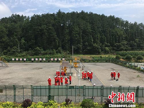 6月30日，記者探訪了中石化江漢油田涪陵頁巖氣井平臺。湯琪 攝