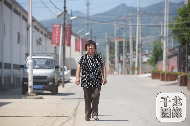 村民對(duì)村黨組織的不信任，讓王書平記憶猶新，也激起了斗志，“不把老百姓的問(wèn)題解決好，我絕不走！”圖為王書平。千龍網(wǎng)記者 薄晨棣攝
