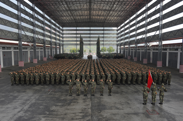 【黨的十九大精神進(jìn)軍營(yíng)】風(fēng)雨礪劍！火箭兵枕戈待旦只為導(dǎo)彈騰飛