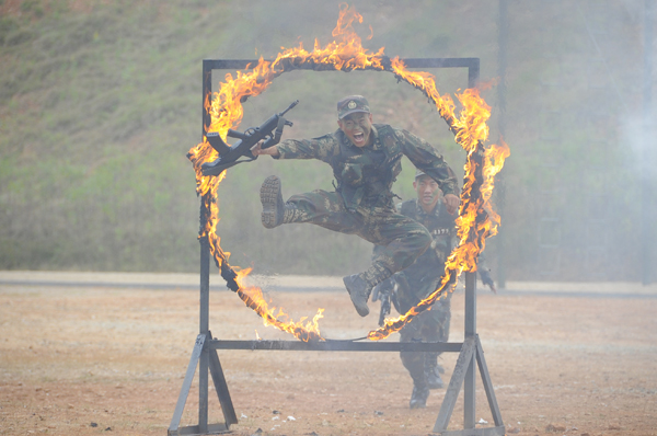 【黨的十九大精神進(jìn)軍營(yíng)】風(fēng)雨礪劍！火箭兵枕戈待旦只為導(dǎo)彈騰飛