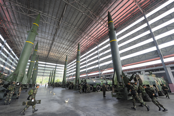 【黨的十九大精神進(jìn)軍營(yíng)】風(fēng)雨礪劍！火箭兵枕戈待旦只為導(dǎo)彈騰飛