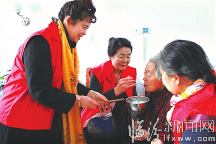 堯都區(qū):與老人共度元宵佳節(jié)
