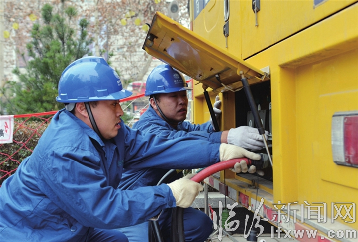 臨汾兩會(huì):堅(jiān)守崗位 各司其職