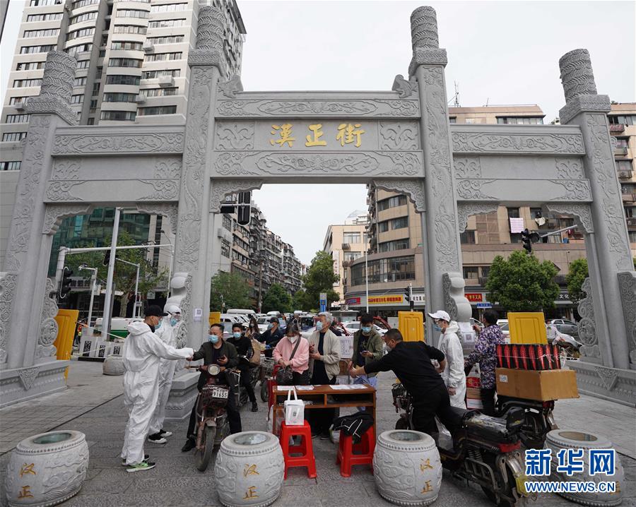 （新華全媒頭條·圖文互動）（14）從人民中汲取磅礴力量——習(xí)近平總書記同出席2020年全國兩會人大代表、政協(xié)委員共商國是紀(jì)實(shí)