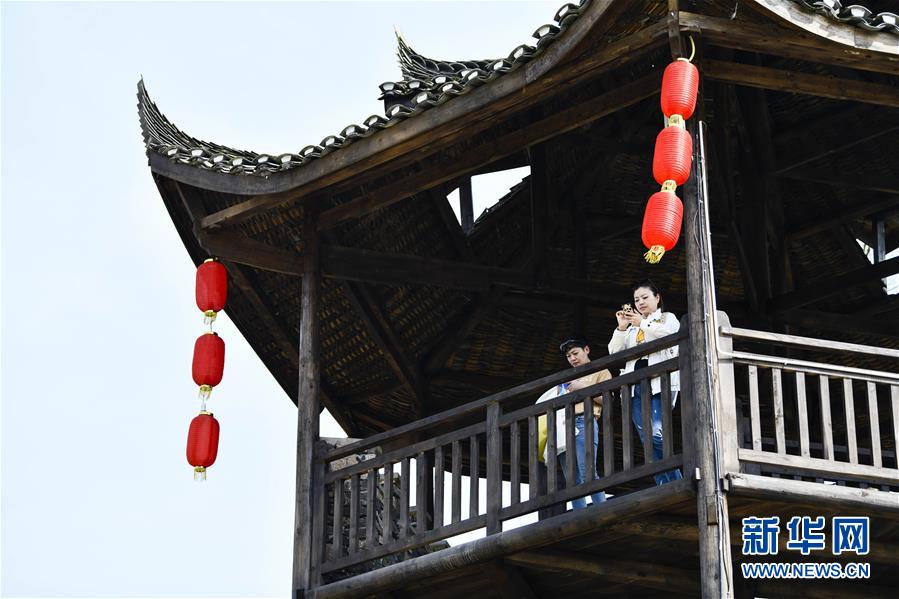 （新華全媒頭條·圖文互動）（20）從人民中汲取磅礴力量——習(xí)近平總書記同出席2020年全國兩會人大代表、政協(xié)委員共商國是紀(jì)實(shí)