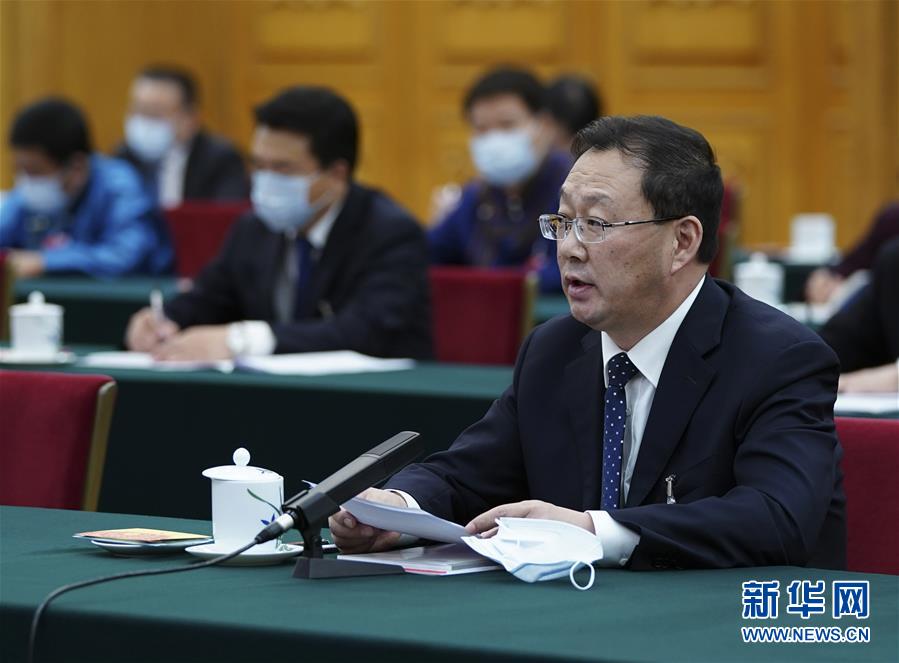 （新華全媒頭條·圖文互動）（9）從人民中汲取磅礴力量——習(xí)近平總書記同出席2020年全國兩會人大代表、政協(xié)委員共商國是紀(jì)實(shí)