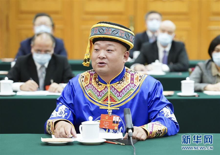 （新華全媒頭條·圖文互動）（8）從人民中汲取磅礴力量——習(xí)近平總書記同出席2020年全國兩會人大代表、政協(xié)委員共商國是紀(jì)實(shí)
