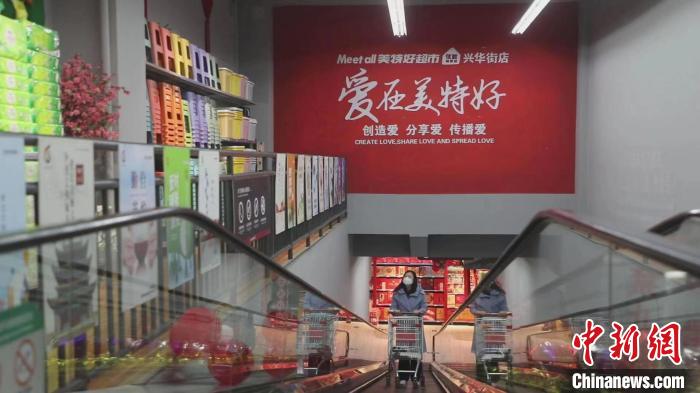 美特好從一家不足百平方米小店，一路發(fā)展成華北零售業(yè)領(lǐng)軍企業(yè)、中國百強商業(yè)連鎖集團、中國零售500強?！∠蛏?攝