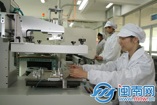 高新技術產(chǎn)業(yè)強勢崛起