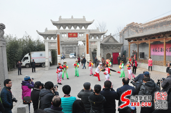 01、 2015年1月17日襄汾唐人居首屆非物質(zhì)文化遺產(chǎn)展示文化節(jié)在唐人居舉辦 01、 2015年1月17日襄汾唐人居首屆非物質(zhì)文化遺產(chǎn)展示文化節(jié)在唐人居舉辦