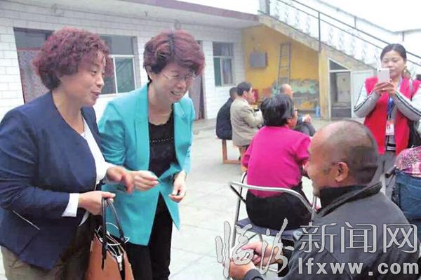 山西堯城律師事務(wù)所的律師們來到堯廟鎮(zhèn)敬老院慰問老人們
