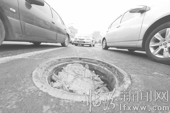 臨汾:路張“大嘴” 小心行駛