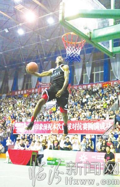 臨汾:咱家門口中美籃球賽真“火爆”
