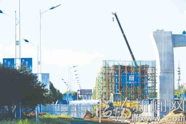 臨汾:濱河西路立交橋緊張施工