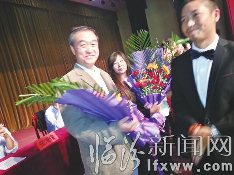 臨汾:“T臺魔王”回母校 感恩回饋育后輩