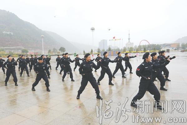蒲縣警方反恐防暴演練