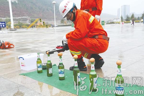 蒲縣警方反恐防暴演練