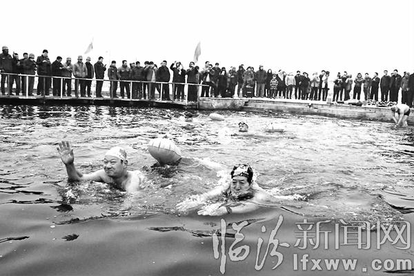 曲沃太子湖畔舉辦“多彩曲沃”首屆慶元旦迎新春冬泳活動(dòng)