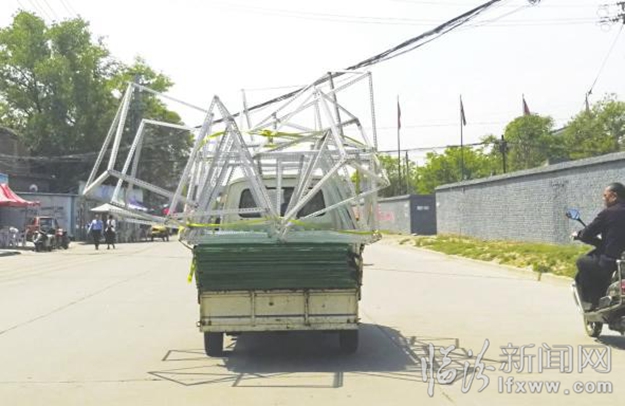 堯都區(qū):你這樣行駛很危險(xiǎn)! 知道不?