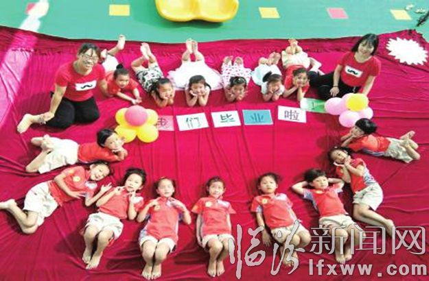 曲沃縣南街幼兒園拍攝萌娃畢業(yè)照