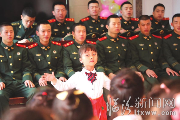 堯都區(qū)御景幼兒園:歡快節(jié)目帶給警營(yíng)叔叔